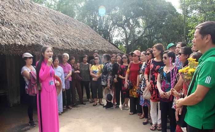 Làm gì để phát triển du lịch văn hóa ở Nghệ An?        